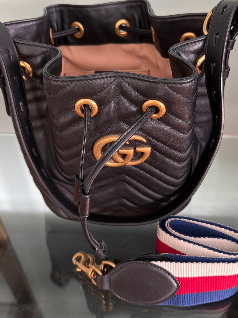 Gucci Black Quilted Matelassé Leather Drawstring Bucket Bag with Gold Hardware - Picture 8 of 9